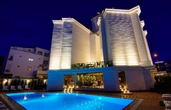 S White Hotel