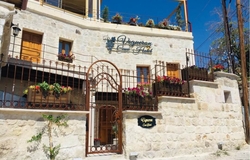 Vigneron Cave Hotel