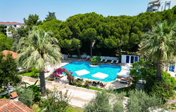 Risus Garden Hotel