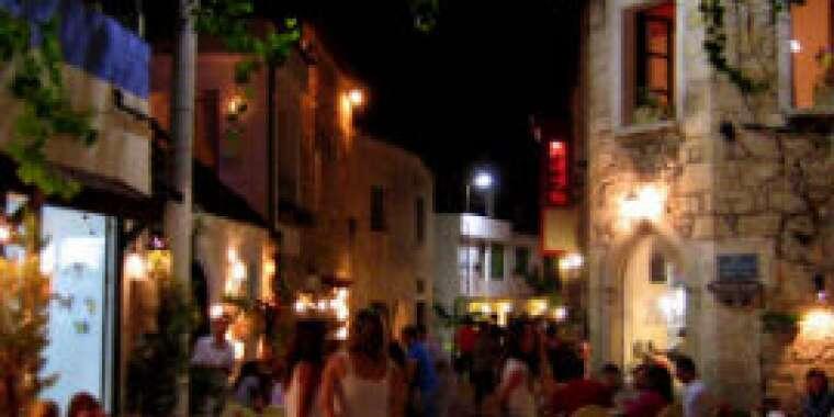 Alaçatı Yılbaşı Sokak Partisine Davetlisiniz!