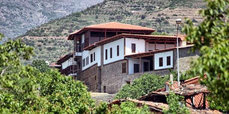 Keşfedilmeyi Bekleyen Huzur Dolu Bir Ege Köyü: Birgi