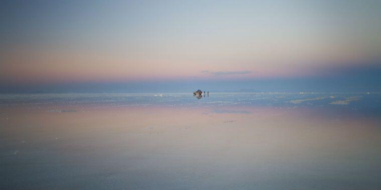 Kendinizi Masal Kahramanı Gibi Hissedeceğiniz 12 Yer salar de uyuni gölü