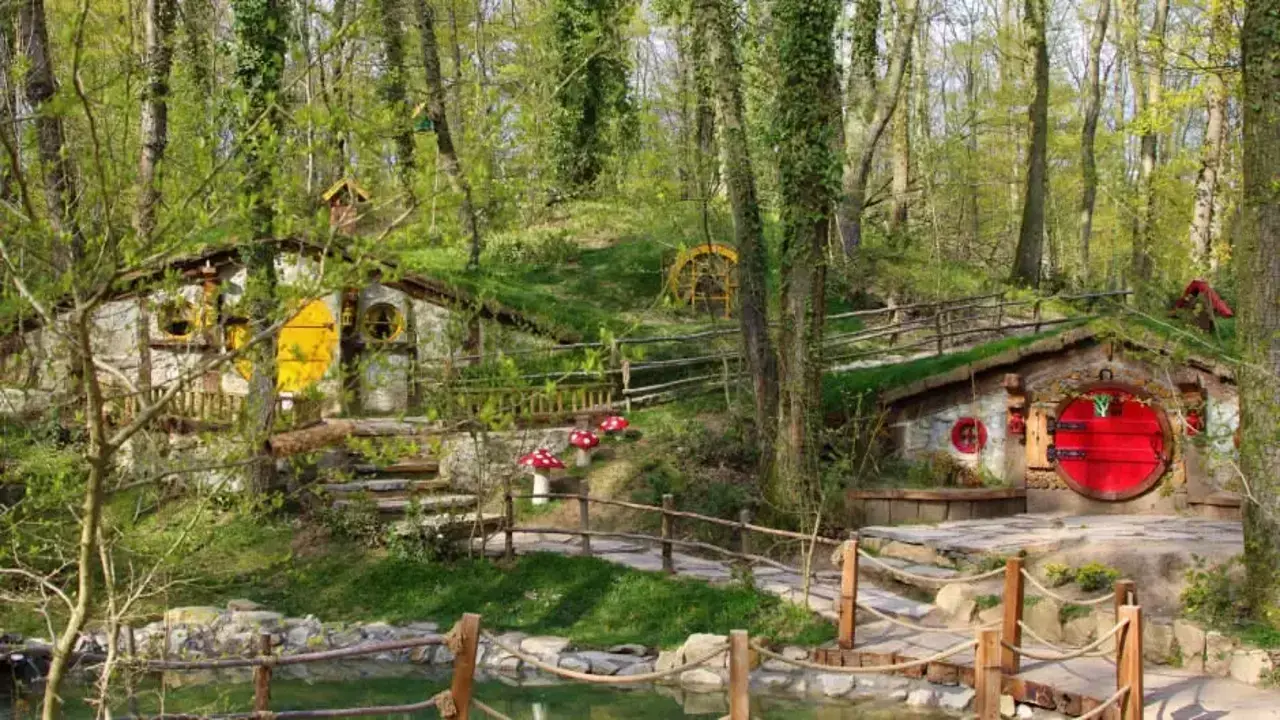 Hobbit Evleri: Ormanya Tabiat Parkı Nerede ve Nasıl Gidilir?