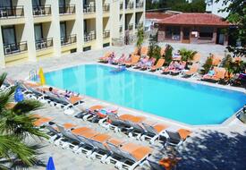 Esat Otel Kuşadası