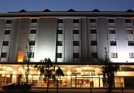 Grand Vaves Hotel