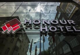 Honour Hotel