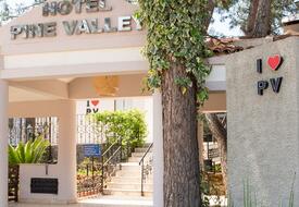 Hotel Pine Valley
