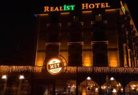 Realist Hotel