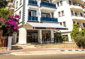 Dekatria Hotel Rooms & Aparts