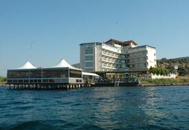 Club Rose Bay Hotel