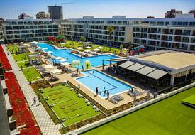 Courtyard Long Beach Holiday Resort