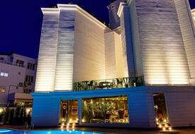 S White Hotel