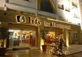 Life Hotel & Restaurant