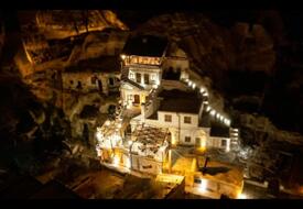 Bayar Cave Suites
