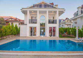Silver Yunus Villa