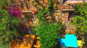 Parmis Boutique House