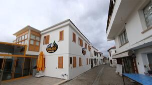 White Orange Hotel & Cafe