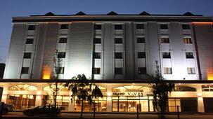 Grand Vaves Hotel