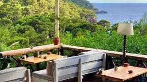 Turan Hill Lounge