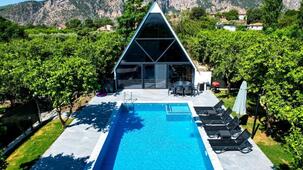 Villa Arya