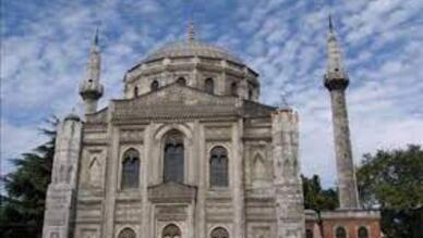 Pertevniyal Valide Sultan Camii