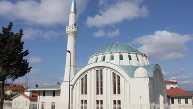 Aziz Mahmut Hüdayi Camii