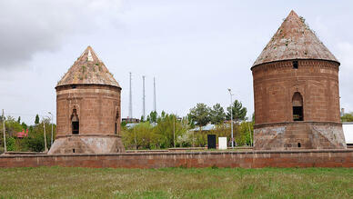 Ahlat Çifte Kümbet