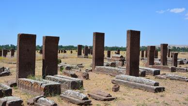 Ahlat Mezarlığı