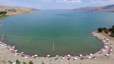 Hazar Gölü Plajı