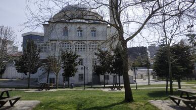 Ulubatlı Hasan Camii