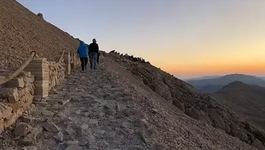 Nemrut Dağı'na Tırmanış
