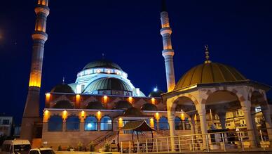 Kozaklı Merkez Cami