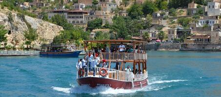 Halfeti Siyah Gül Tekne Turları - Görsel 1