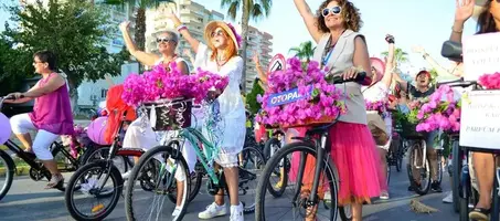 Süslü Kadınlar Bisiklet Turu - Görsel 1