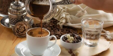 Kahvenizi Nasıl Alırdınız? Türk Kahvesi İçebileceğiniz Tarihi Kahveciler