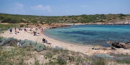 Bozcaada Ayazma Plajı giriş ücreti ne kadar, deniz suyu soğuk mu?