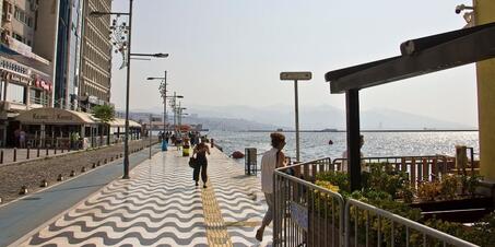 Doğa ile iç içe, deniz manzaralı İzmir'deki en iyi sosyal tesisler