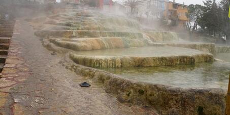 Pamukkale’nin Yanı Başında: Karahayıt Kaplıcaları