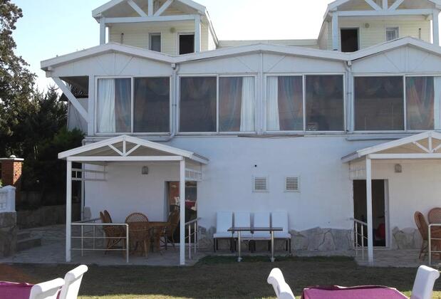 Yona Motel Çeşme