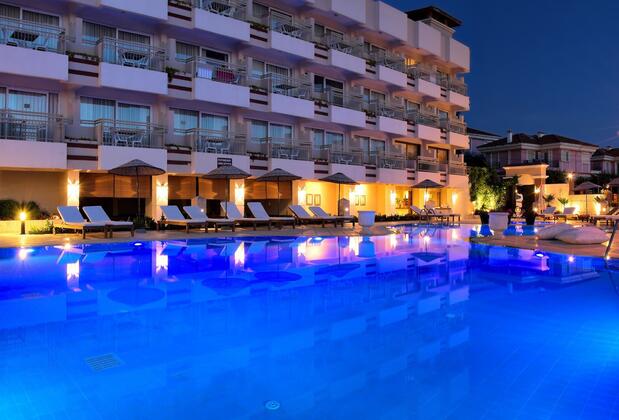 Görsel 2 : Hotel Carina, Kuşadası, Açık Yüzme Havuzu