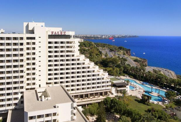 Görsel 1 : Özkaymak Falez Hotel, Antalya, Otelin Önü