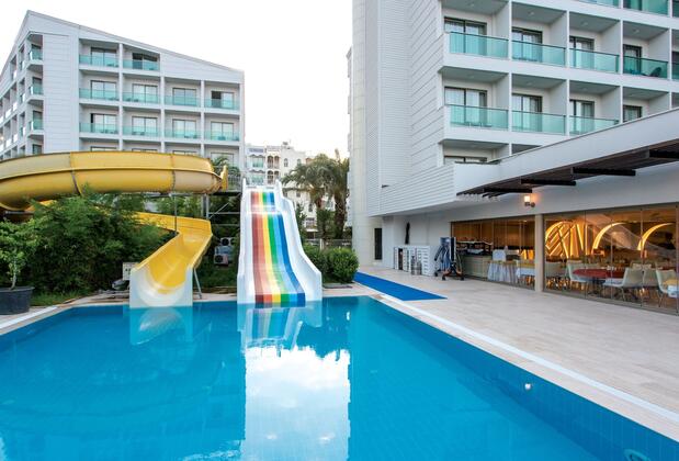 Görsel 2 : Club Hotel Falcon, Antalya, Su kaydırağı