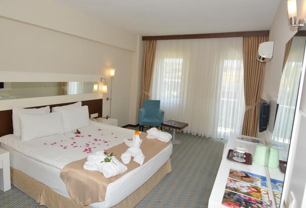 Görsel 2 : Tripolis Hotel, Pamukkale, Tek Büyük veya İki Ayrı Yataklı Oda, Bahçe Manzaralı, Oda Manzarası