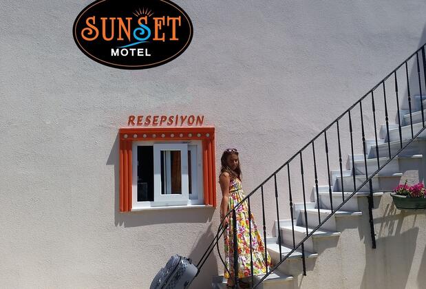 Görsel 1 : Sunset Motel, Marmara, Otel Girişi