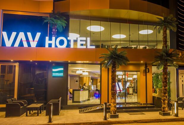 Görsel 2 : Vav Hotel, Kahramanmaraş, Otelin Önü - Akşam/Gece
