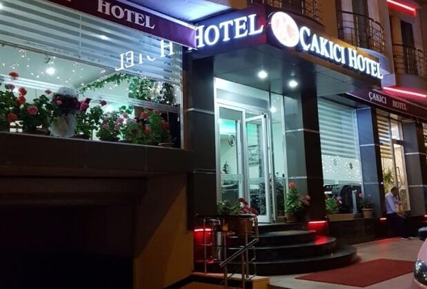 Görsel 2 : Cakici Hotel, Uzunköprü, Otelin Önü - Akşam/Gece