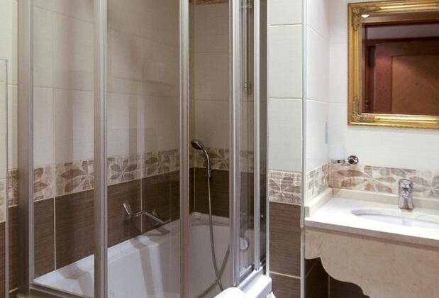 Görsel 18 : Hotel Sapphire, İstanbul, Tek Büyük veya İki Ayrı Yataklı Oda (Bathtub or Shower), Banyo