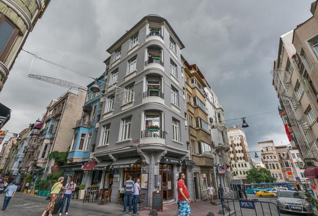 Görsel 1 : IQ Houses, İstanbul, Otelin ön cephesi