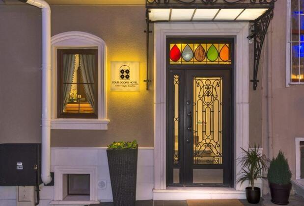 Görsel 2 : Four Doors Hotel, İstanbul, Otelin Önü - Akşam/Gece