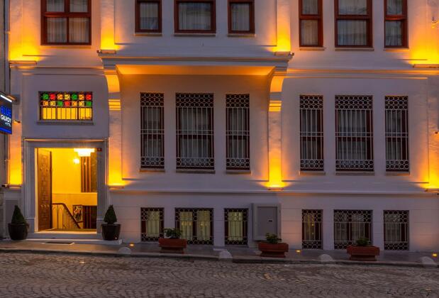 Görsel 2 : Blue Gilroy Hotel, İstanbul, Otelin Önü - Akşam/Gece